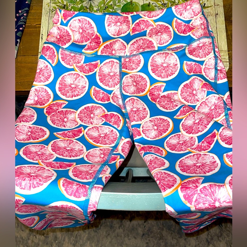 Crown & Ivy Citrus 🍊 Leggings size Medium
